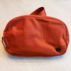 Lululemon everywhere belt bag (NWT)